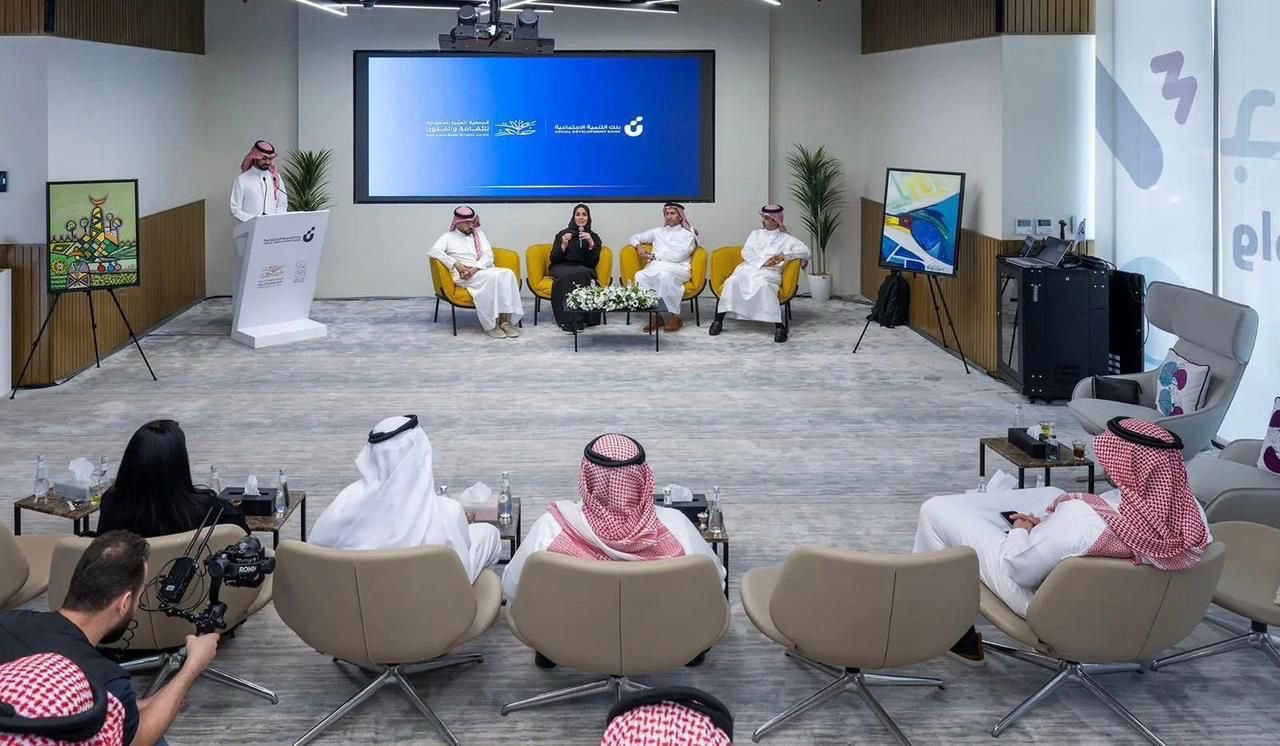 Social Development Bank and Culture and Arts in Sports are reviewing the success of the Art Bank