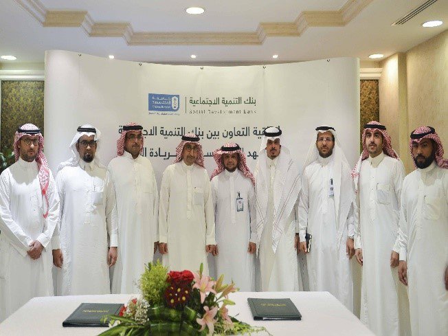 اتفاقية تعاون لتمويل 100 مشروع