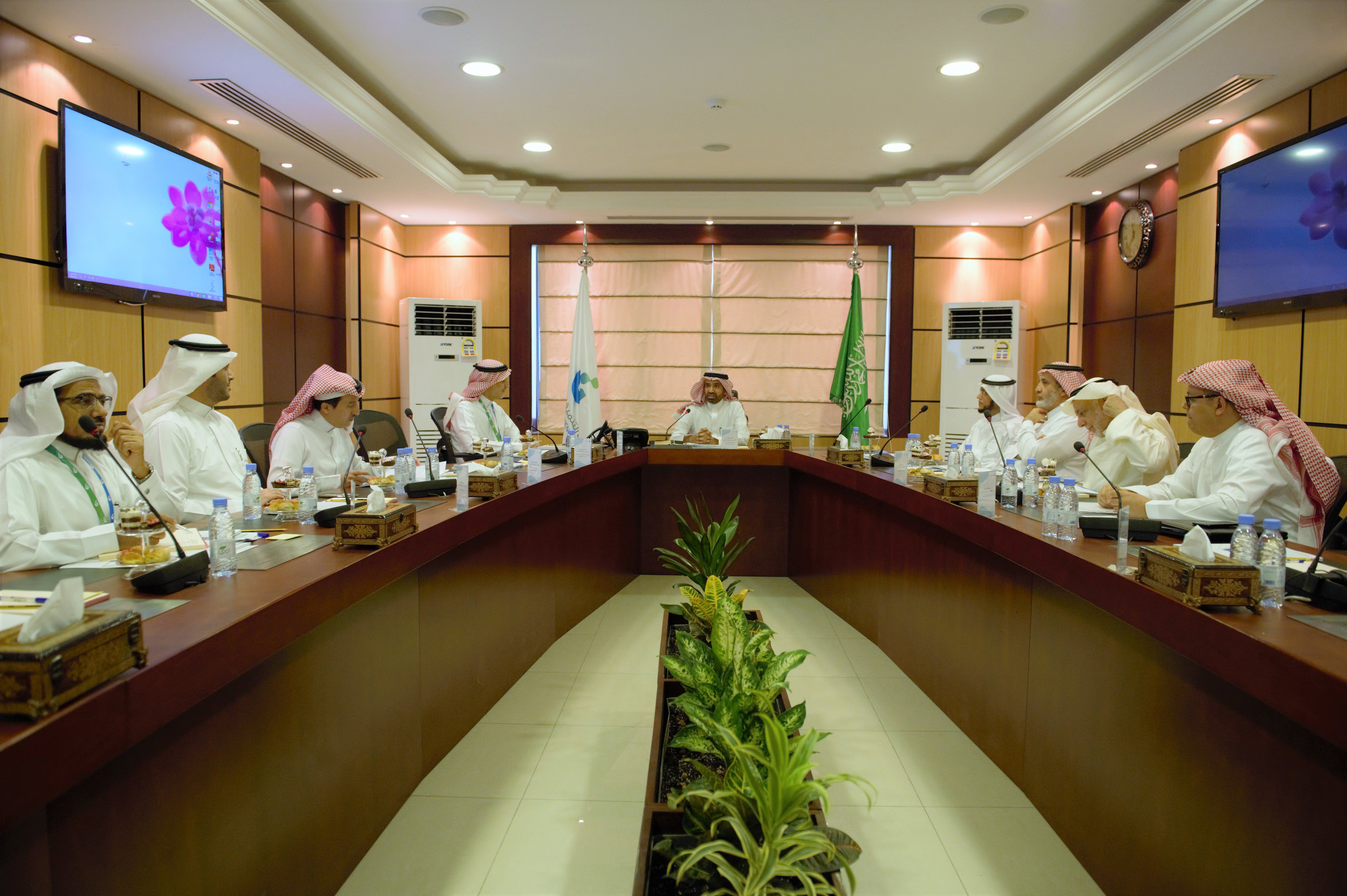 مجلس إدارة البنك يستعرض نشاط البنك في مشاريع التوطين وأهدافه ضمن برنامج التحول الوطني مجلس إدارة البنك يستعرض نشاط البنك في مشاريع التوطين وأهدافه ضمن برنامج التحول الوطني