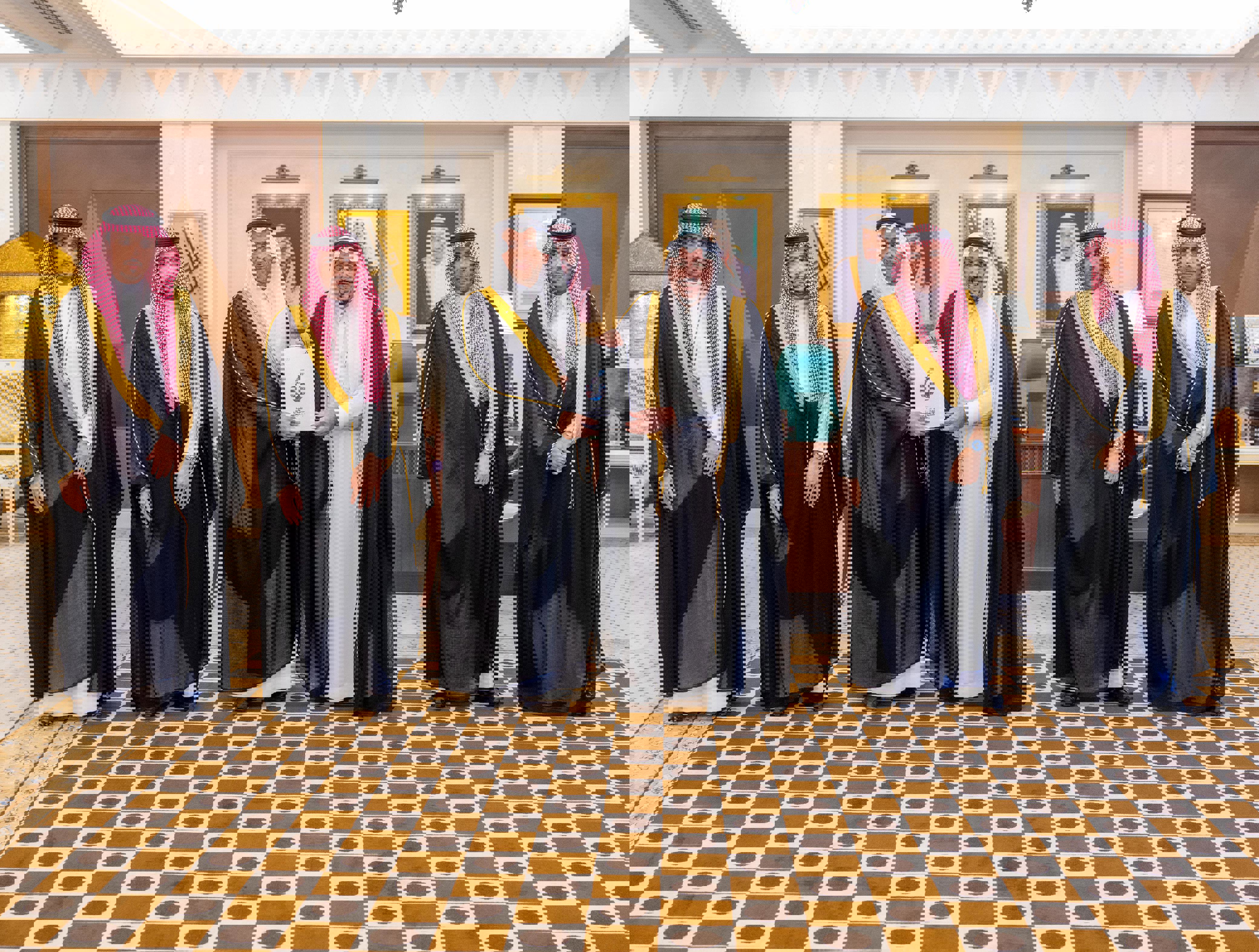 أمير منطقة القصيم يستقبل الرئيس التنفيذي لبنك التنمية الاجتماعية أمير منطقة القصيم يستقبل الرئيس التنفيذي لبنك التنمية الاجتماعية